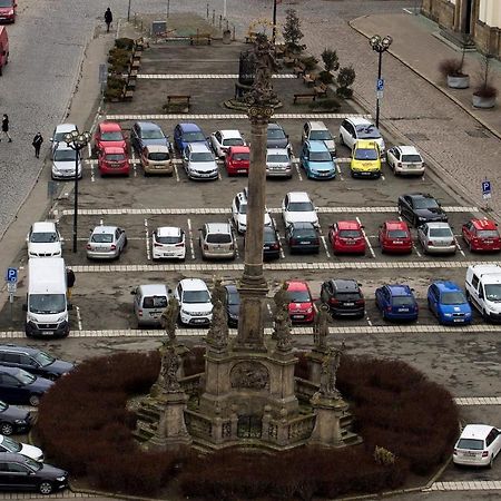 Apartman V Centru Na Velkem Namesti Hradec Králové Dış mekan fotoğraf