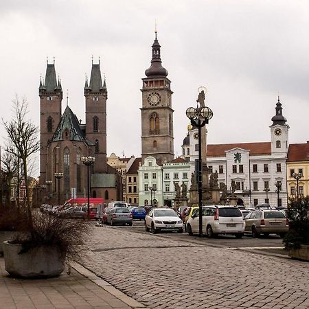 Apartman V Centru Na Velkem Namesti Hradec Králové Dış mekan fotoğraf