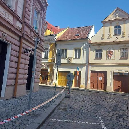 Apartman V Centru Na Velkem Namesti Hradec Králové Dış mekan fotoğraf