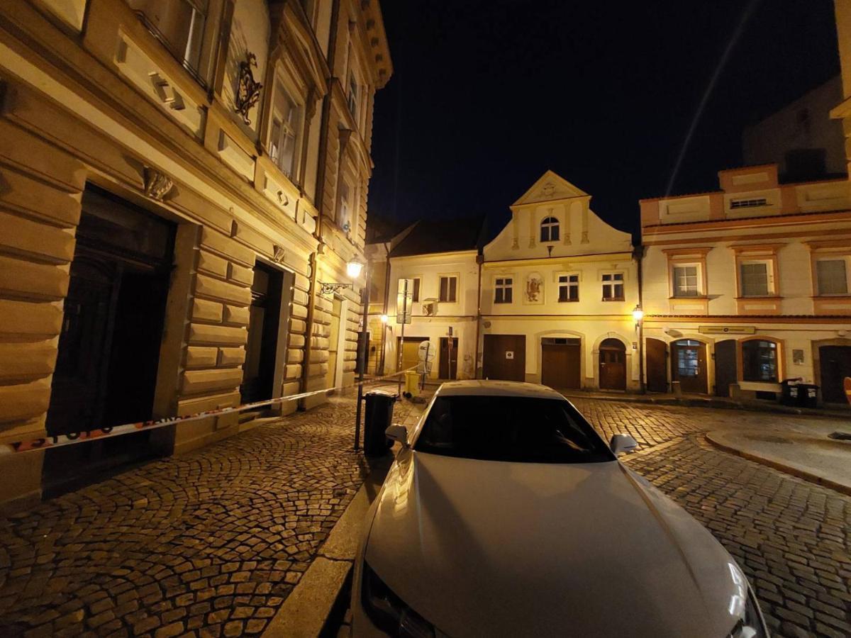 Apartman V Centru Na Velkem Namesti Hradec Králové Dış mekan fotoğraf