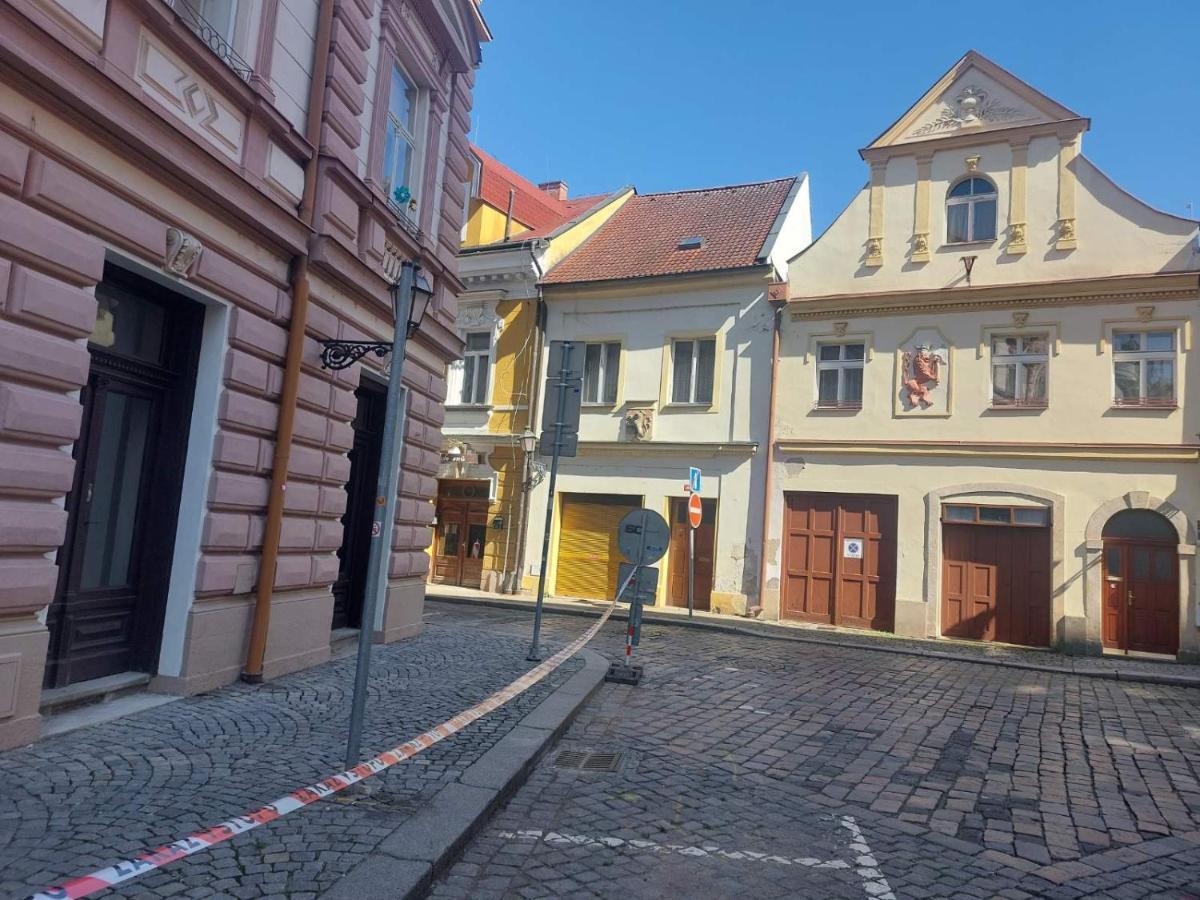 Apartman V Centru Na Velkem Namesti Hradec Králové Dış mekan fotoğraf